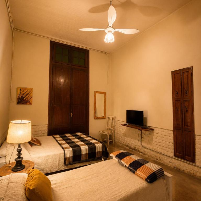 A la Gurda Hostel - Barrio Sur - Habitación Cuádruple Confort - 2