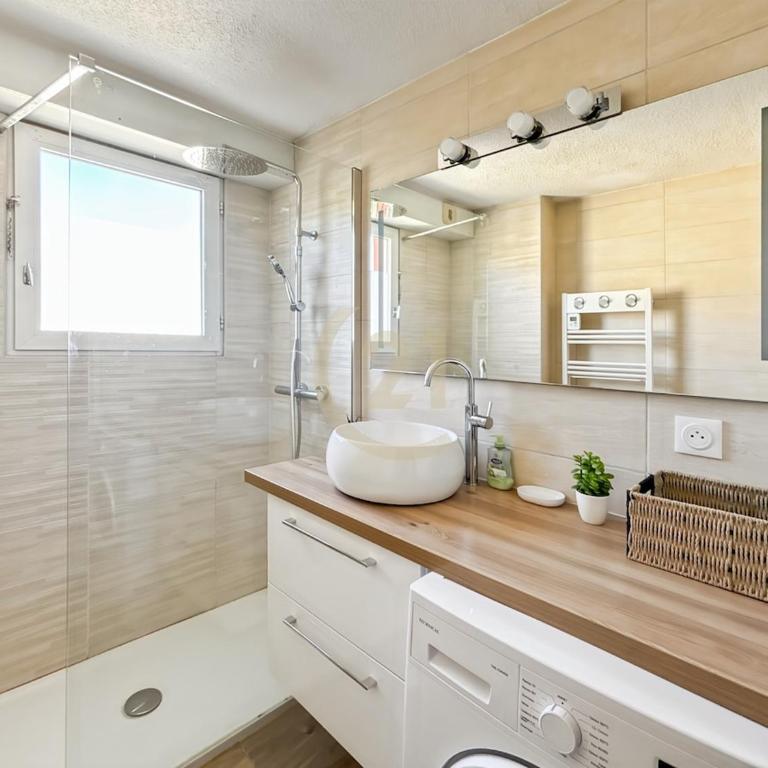 Duplex moderne proche plage, port et centre-ville - Apartment mit 2 Schlafzimmern - 2