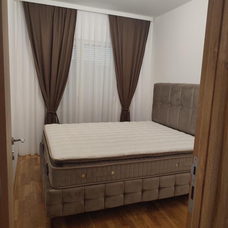 Aura Residence Podgorica - Apartman sa 2 Spavaće Sobe - 11