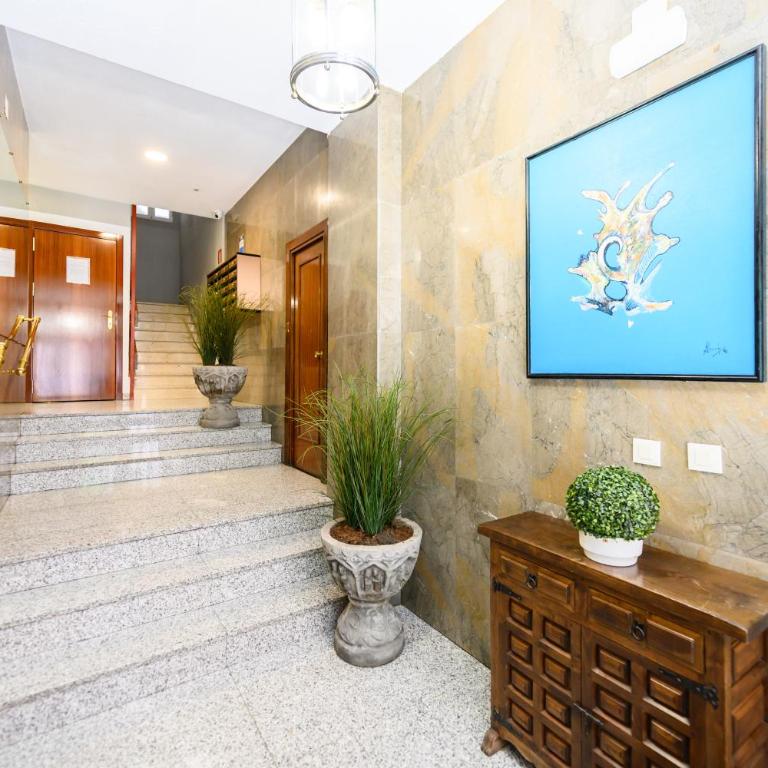 AZA14 - Amplio Piso de 3 dormitorios, 2 baños y terraza, en Chamartín, Madrid - Three-Bedroom Apartment - 63