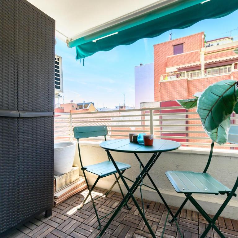 AZA14 - Amplio Piso de 3 dormitorios, 2 baños y terraza, en Chamartín, Madrid - Three-Bedroom Apartment - 62