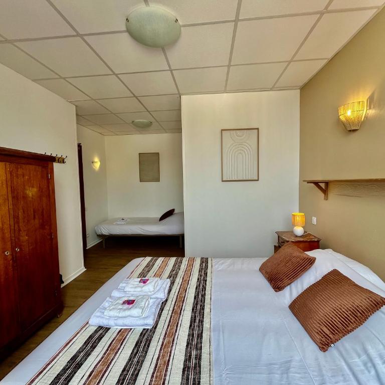 Le Grand Refuge - Chambre 31 - 3 personnes - Chambre Familiale avec Salle de Bains - 6