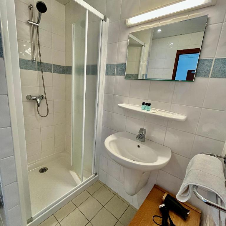 Le Grand Refuge - Chambre 31 - 3 personnes - Chambre Familiale avec Salle de Bains - 16