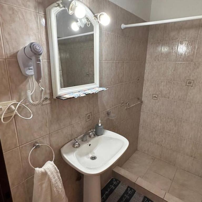 LOS SUIZOS SUITES - Aeropuerto Internacional, Universidad Siglo 21 y Blas Pascal, Sanatorio Allende y Hospital Privado, Estadio Kempes y Chateu, Quorum, Mujer Urbana, Complejo Ferial Córdoba - Apartamento de 2 dormitorios - 4