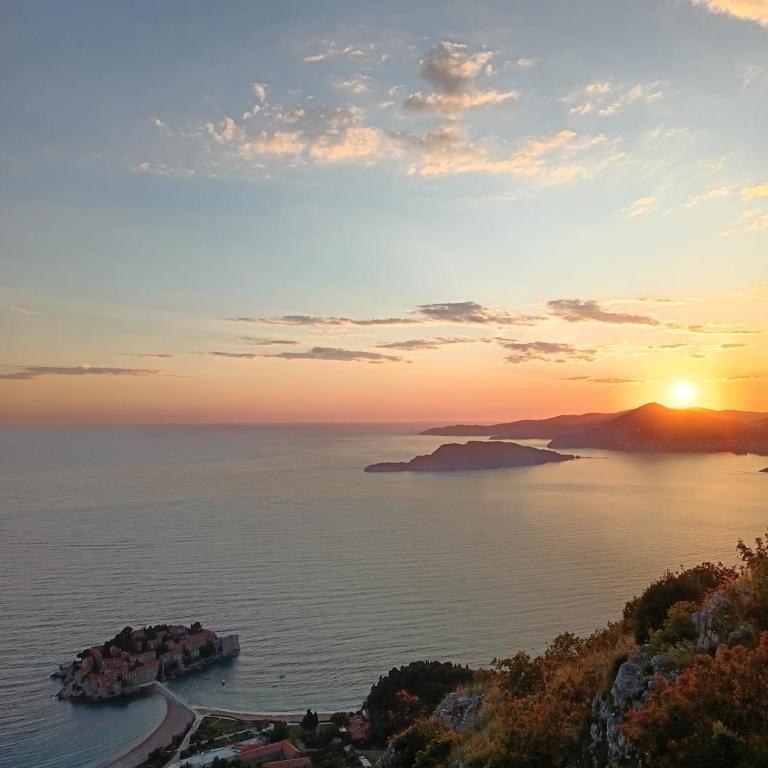 Valiya Residences Bečići - Two-Bedroom Deluxe Apartment with Ocean View - 12