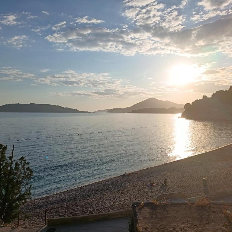 Valiya Residences Bečići - Two-Bedroom Deluxe Apartment with Ocean View - 10