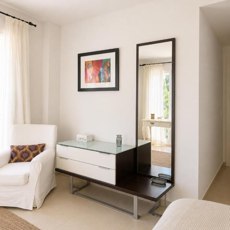 Luminoso apartamento con piscina y terraza en Benalmádena - Apartamento de 2 dormitorios con terraza - 16