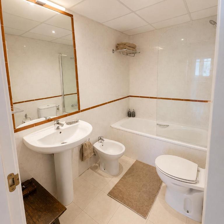 Luminoso apartamento con piscina y terraza en Benalmádena - Apartamento de 2 dormitorios con terraza - 9