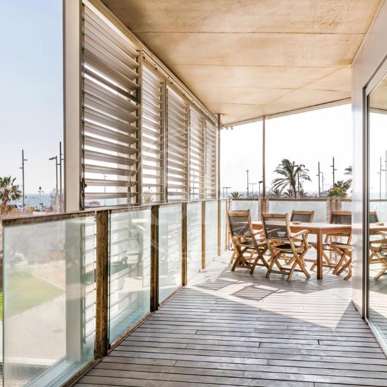 Beachfront with terrace for 8 - Apartment - 1