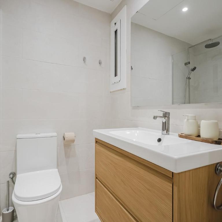Luxury Apartment near Camp Nou - Four-Bedroom Luxury Apartment - 31