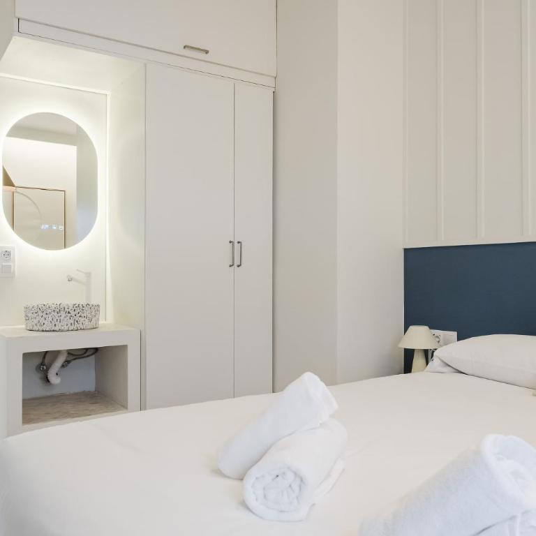 Luxury Apartment near Camp Nou - Four-Bedroom Luxury Apartment - 21
