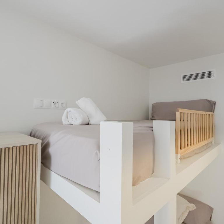 Luxury Apartment near Camp Nou - Four-Bedroom Luxury Apartment - 24