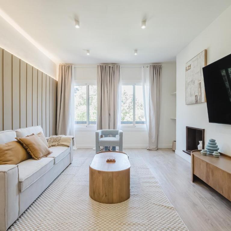 Luxury Apartment near Camp Nou - Four-Bedroom Luxury Apartment - 3