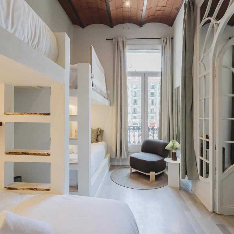 Elegant and Spacious Apartment Steps from Plaza Catalunya - Four-Bedroom Deluxe Apartment - 11
