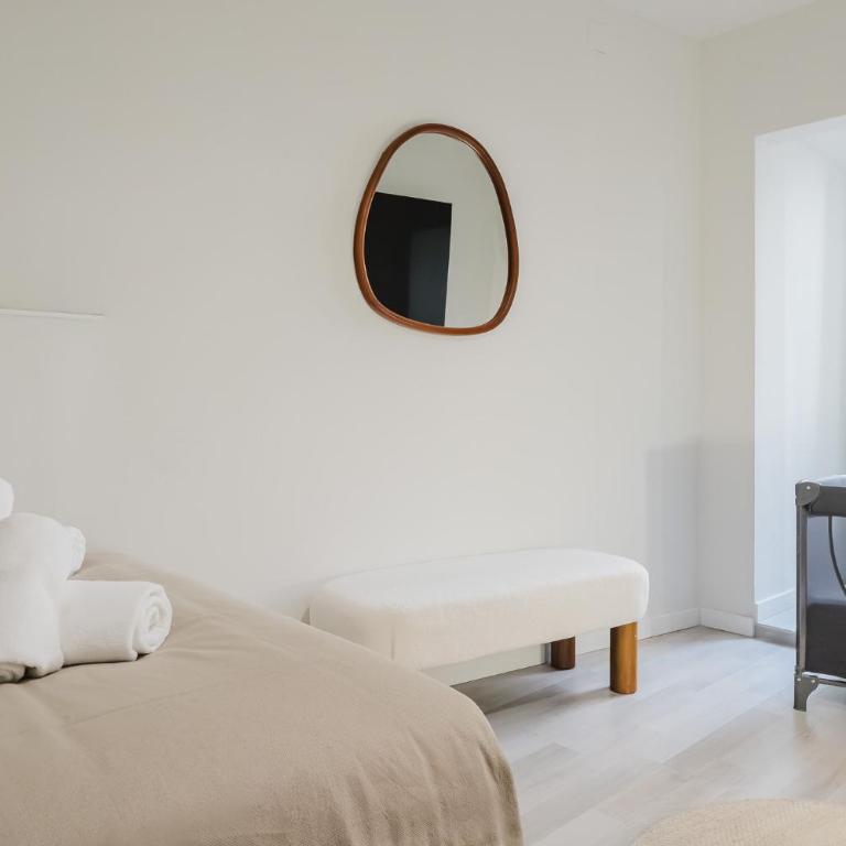 Elegant and Spacious Apartment Steps from Plaza Catalunya - Four-Bedroom Deluxe Apartment - 15