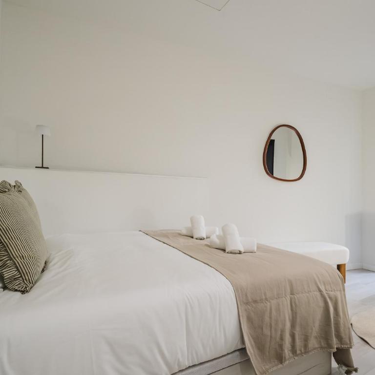 Elegant and Spacious Apartment Steps from Plaza Catalunya - Four-Bedroom Deluxe Apartment - 18