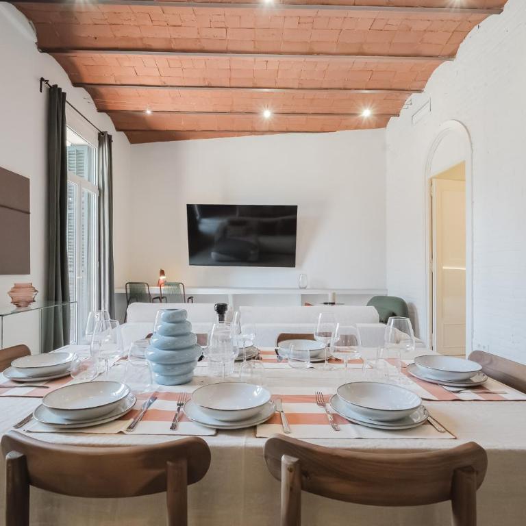 Elegant and Spacious Apartment Steps from Plaza Catalunya - Four-Bedroom Deluxe Apartment - 37