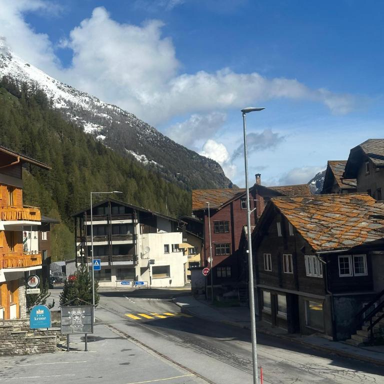 Family Home Base near Saas Fee with Mountain View - Apartment mit 2 Schlafzimmern und Balkon - 30