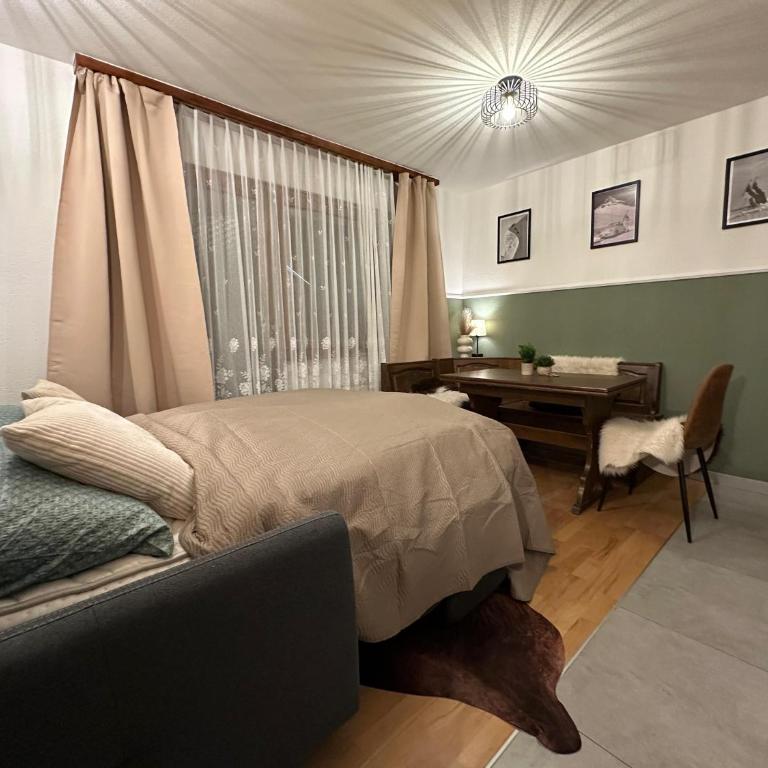 Family Home Base near Saas Fee with Mountain View - Apartment mit 2 Schlafzimmern und Balkon - 11