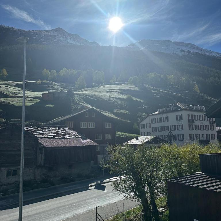 Family Home Base near Saas Fee with Mountain View - Apartment mit 2 Schlafzimmern und Balkon - 44