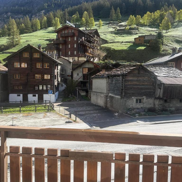 Family Home Base near Saas Fee with Mountain View - Apartment mit 2 Schlafzimmern und Balkon - 19