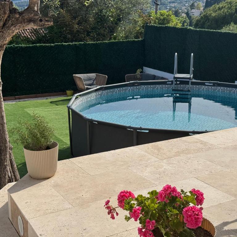 studio indépendant avec jardin & piscine dans villa - Maison 1 Chambre - 28
