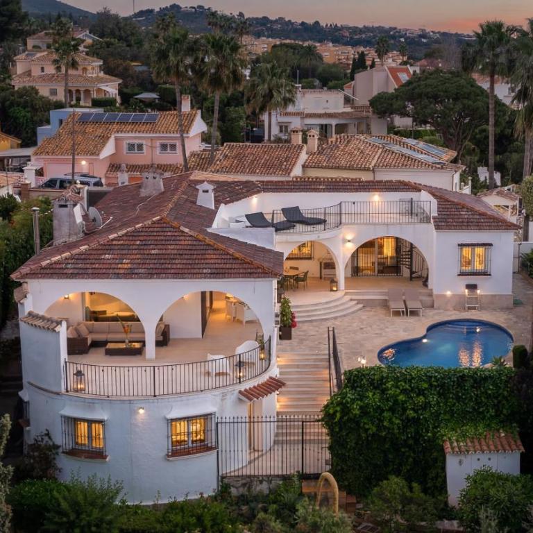 Elegant Villa with Pool Terrace in Marbella - Villa - 1