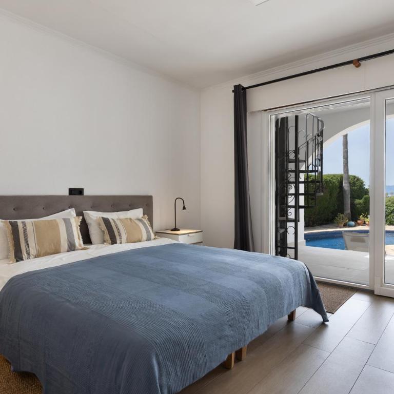 Elegant Villa with Pool Terrace in Marbella - Villa - 14