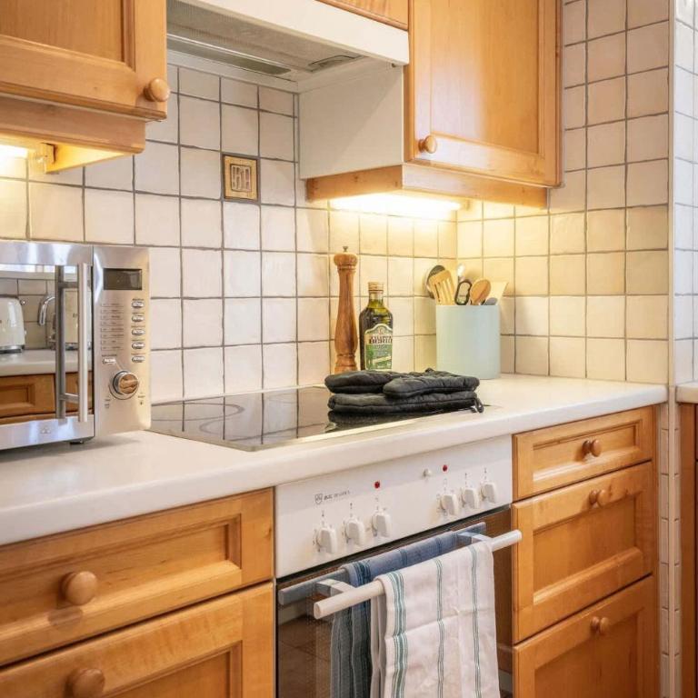 3BR Central Pool Sauna Gym & Views - Appartement - 32