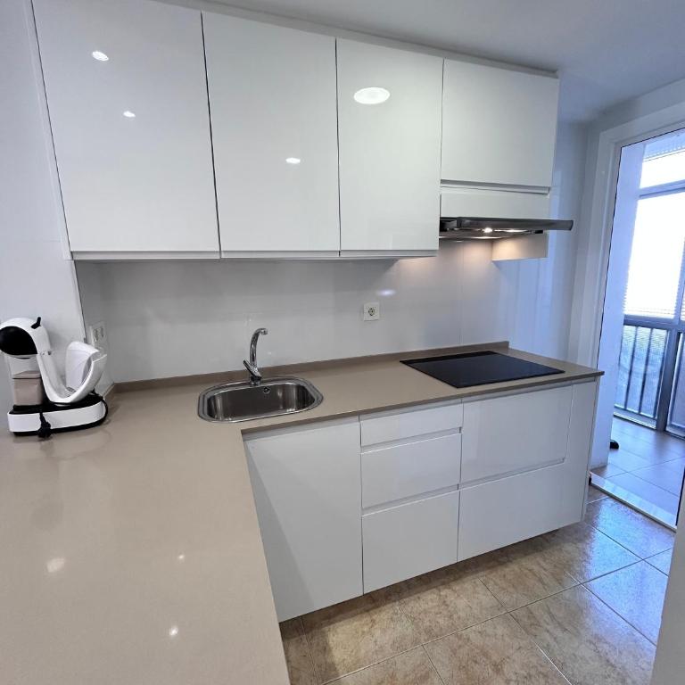 Zaragoza - Two-Bedroom Deluxe Apartment with Balcony - 14