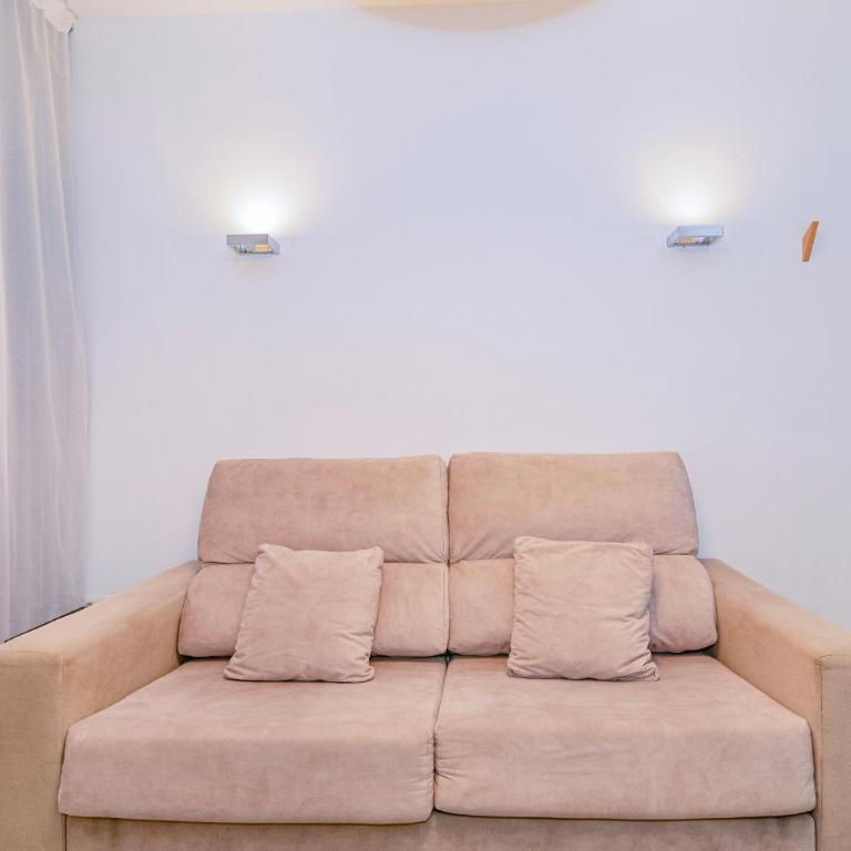 Apartamentos Caballerizas con parking gratuito - One-Bedroom Apartment with Patio and Parking - 14