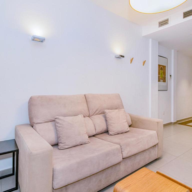 Apartamentos Caballerizas con parking gratuito - One-Bedroom Apartment with Patio and Parking - 6