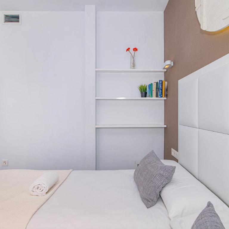 Apartamentos Caballerizas con parking gratuito - One-Bedroom Apartment with Patio and Parking - 28