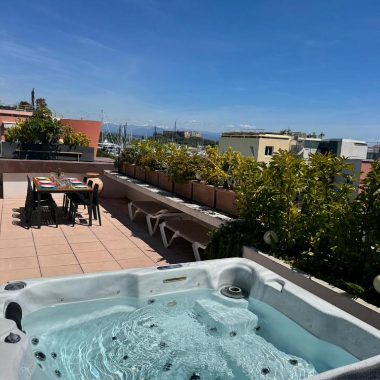 Penthouse - Jacuzzi - Terrace - Parking - 2 pools - Apartment mit 2 Schlafzimmern - 32