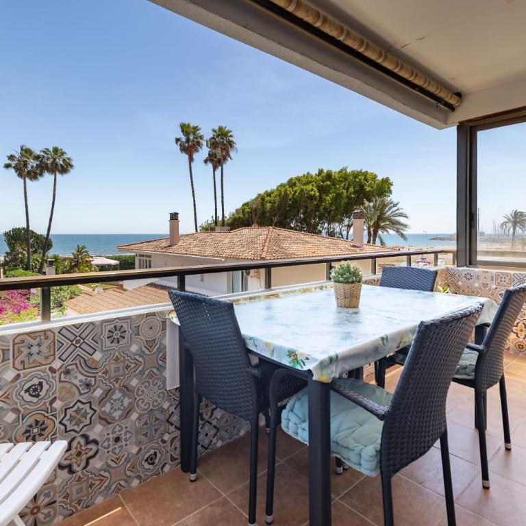 Isola Beachside Apartment - Three-Bedroom Apartment - 43