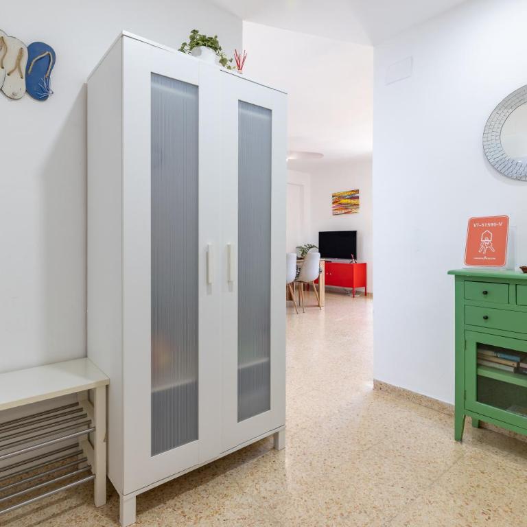Isola Beachside Apartment - Three-Bedroom Apartment - 39