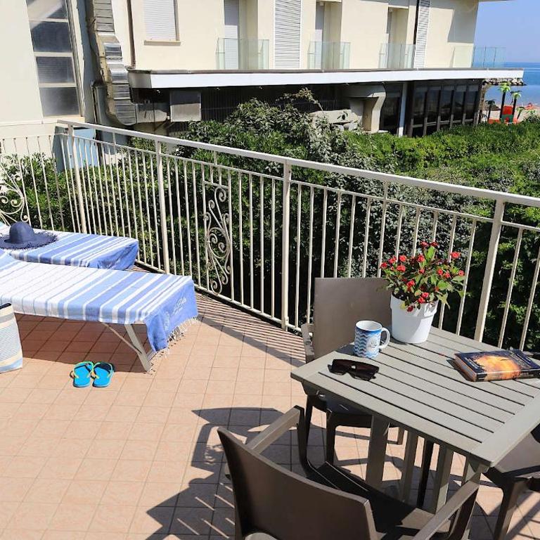 Art Hotel La Perla - Camera Tripla Superior con Vista Mare - 10