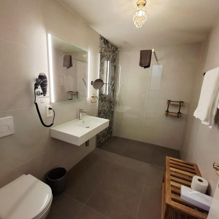 Hotel Central Continental - Deluxe Double Room - 10