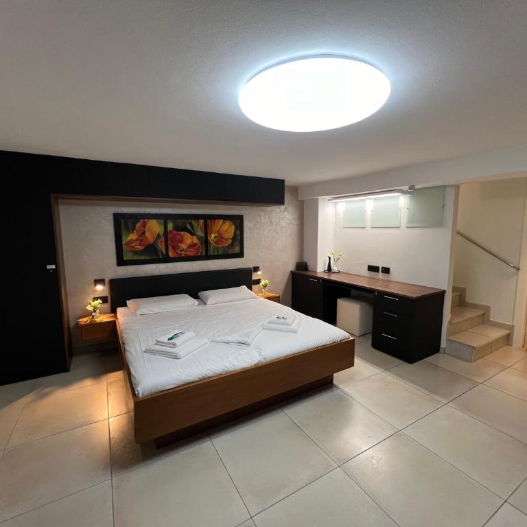 La Perla del Garda - Exclusive Lake & Pool Waterfront Residence - Two-Bedroom Apartment - 18