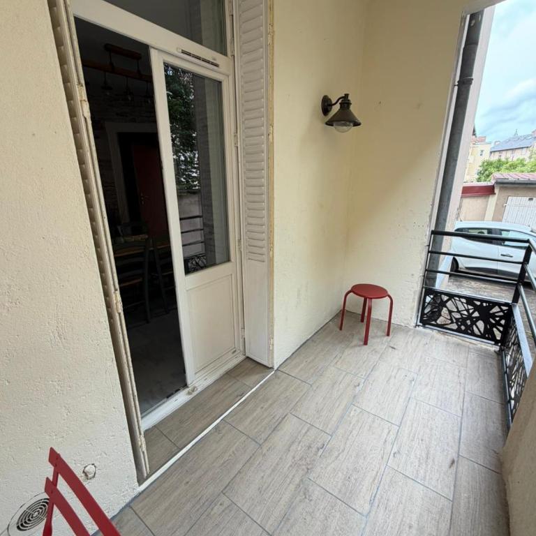 La Cabane 3 étoiles et L'Atelier 4 étoiles appartements jusqu'à 9 personnes - Four-Bedroom Apartment with Balcony - 66