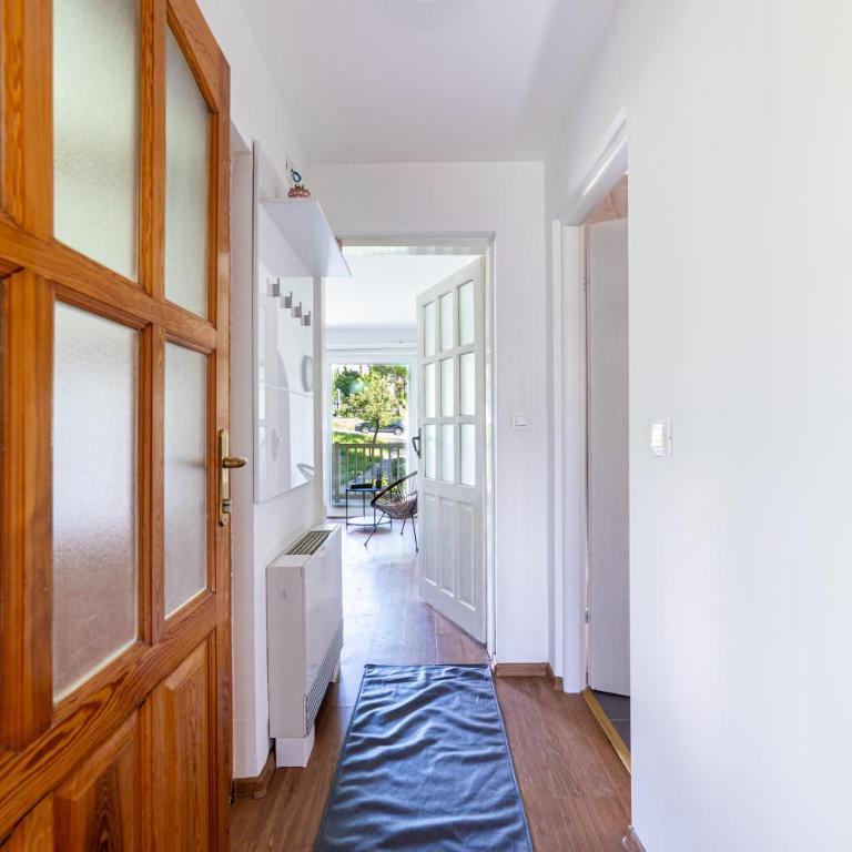 Green and Wood Design Apartments - near Airport with free parking - Apartman sa 1 Spavaćom Sobom - 5