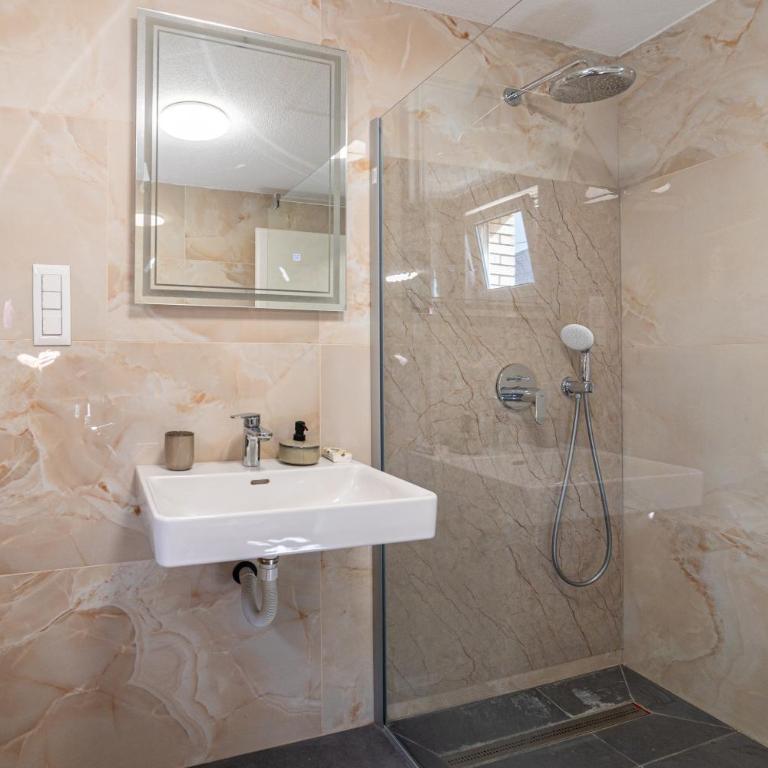 Green and Wood Design Apartments - near Airport with free parking - Apartman sa 1 Spavaćom Sobom - 26