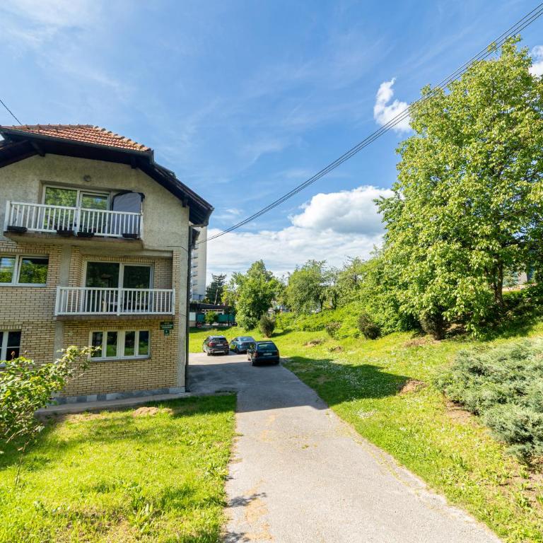 Green and Wood Design Apartments - near Airport with free parking - Apartman sa 1 Spavaćom Sobom - 29