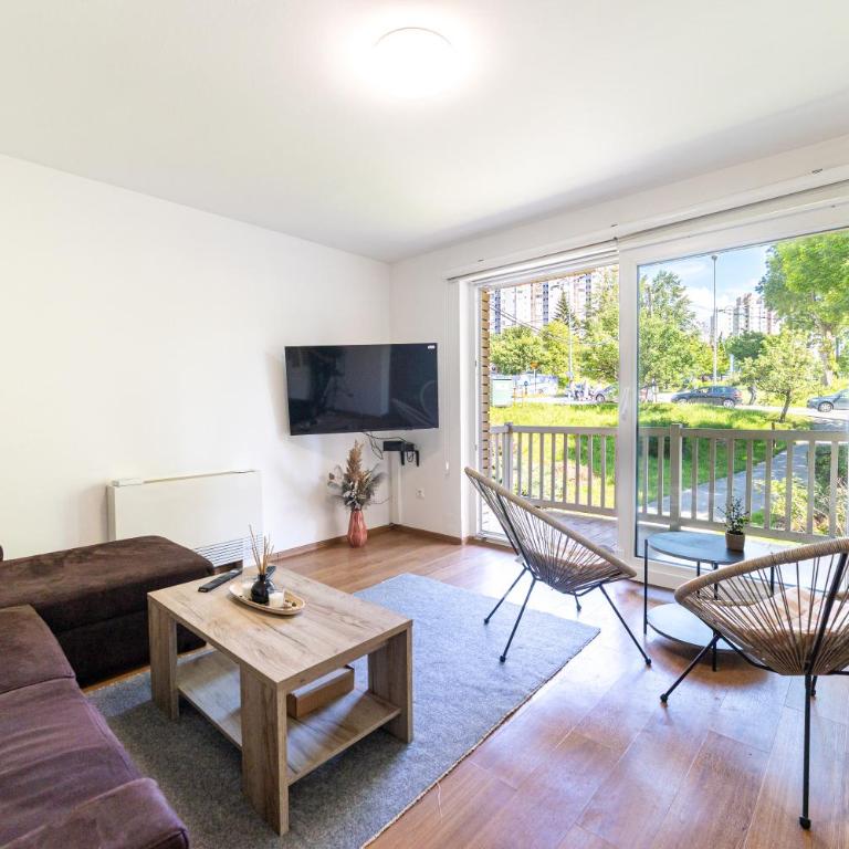 Green and Wood Design Apartments - near Airport with free parking - Apartman sa 1 Spavaćom Sobom - 33