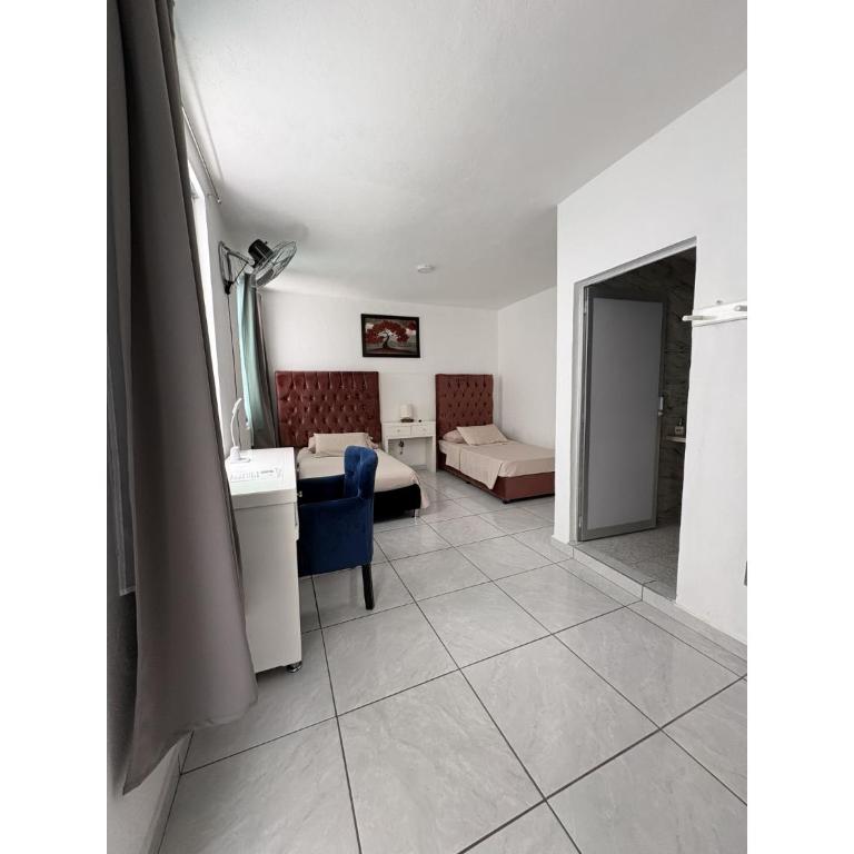 Casa Tulipanes - Twin Room with Private Bathroom - 2