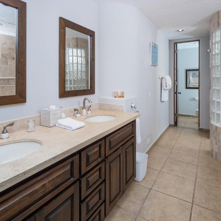 Oceanfront Condo - Private beach access - Appartement 2 Chambres avec Balcon et Vue sur la Mer - 41
