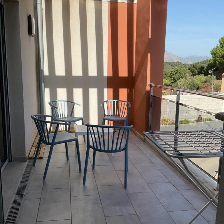 Suite avec 2 chambres d'hôtes pour 1 à 4 personnes avec vue mer, terrasse, parking privé, proche port et aéroport, petit déjeuner inclus - Suite avec Terrasse - 12