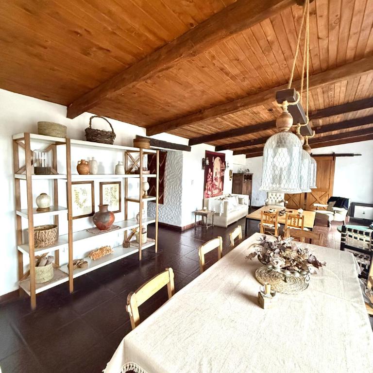 Casa divina temporaria en Tafí Del Valle ,pleno centro - Six-Bedroom House - 4