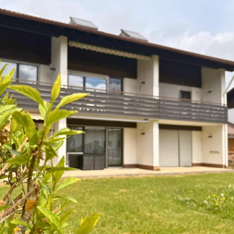 FeWo Falkenloft im Allgäu - Sonnenterrasse mit Markise, WLAN, Self Check-in, gratis Parken, tolle Lage, Königscard - Apartment mit 1 Schlafzimmer - 24