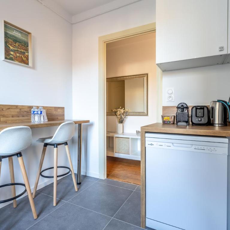 L'Instant Le Coq by PRIM0 C0NCIERGERIE - Three-Bedroom Apartment - 11